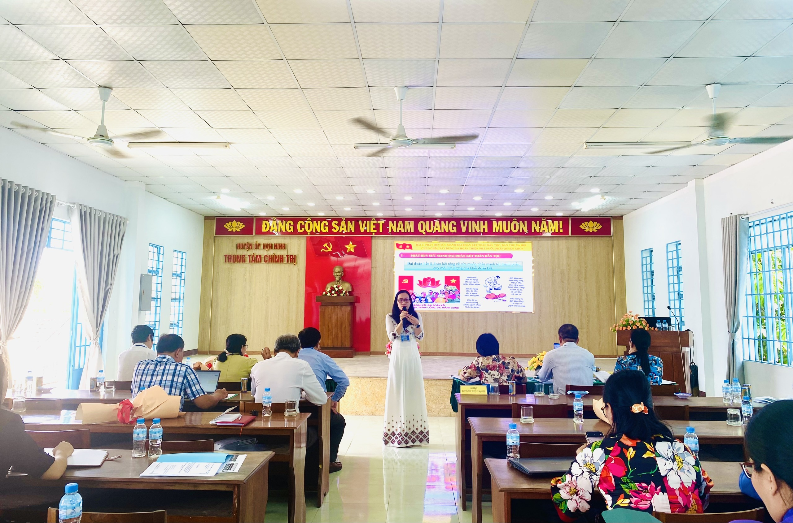 Thao giảng giảng viên lý luận chính trị cấp huyện: Hoạt động chuyên môn   cần thiết để nâng cao hiệu quả công tác giáo dục lý luận chính trị